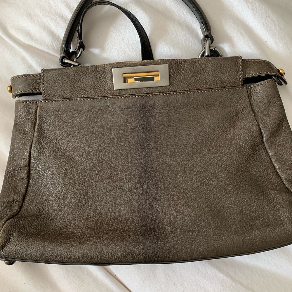 Fendi Peekaboo iconic ombré Green Leather crossbody purse Bag w Straps